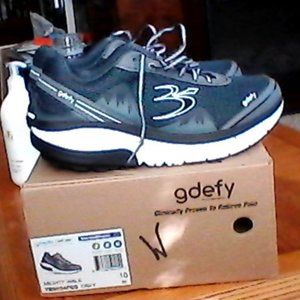Gdefy sneakers